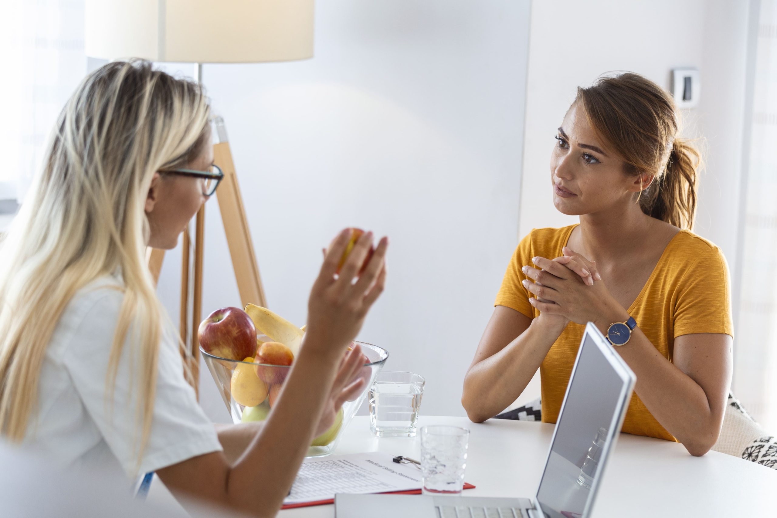 female-nutritionist-giving-consultation-patient-making-diet-plan-weight-loss-clinic